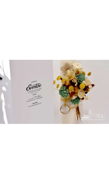 Lumanare botez scurta stalp decorata cu flori uscate si eticheta personalizata 9